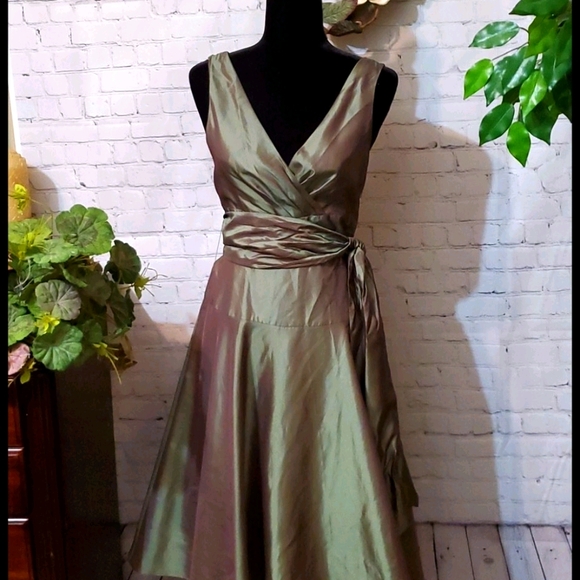 Max & Cleo Green Iridescent Dress 6 - Picture 1 of 10